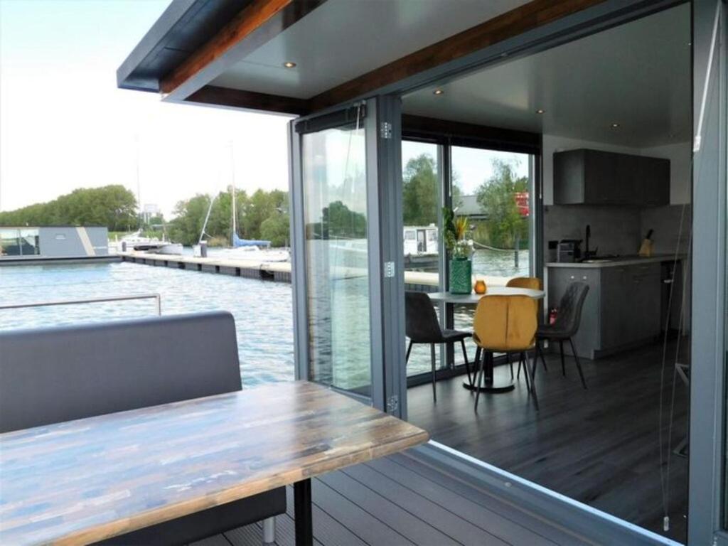 Beautiful Houseboat In The Harbour Of Volendam Near Centre Hotel Ngoại thất bức ảnh